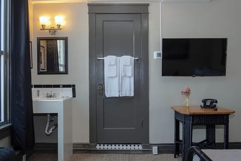 Hostel Room Full Bed w/Shared Bathroom in Hallway | Blackout drapes, iron/ironing board, free WiFi, bed sheets