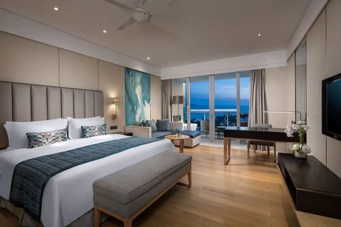 Panoramic Room, 1 King Bed, Ocean View | Living area | Flat-screen TV