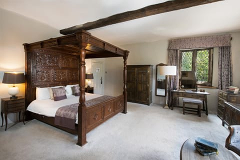 Room ( Four Poster) | Minibar, in-room safe, desk, laptop workspace