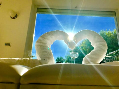 1 bedroom, premium bedding, memory foam beds, minibar