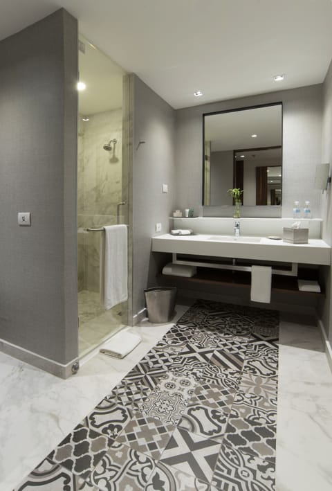 Junior Suite, 2 Double Beds | Bathroom | Shower, eco-friendly toiletries, hair dryer, towels