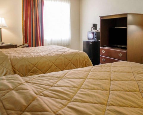 Standard Room, 2 Queen Beds, Non Smoking | Premium bedding, pillowtop beds, desk, iron/ironing board