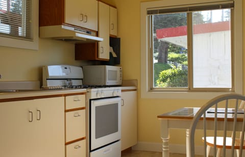 Cottage, Kitchen, Sea View | Private kitchen | Fridge, microwave, coffee/tea maker