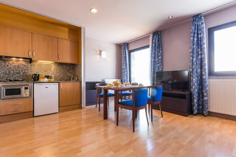 Standard Apartment, 1 Bedroom | Private kitchen | Full-size fridge, microwave, stovetop, electric kettle