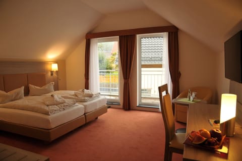 Comfort Double Room | In-room safe, desk, soundproofing, cribs/infant beds