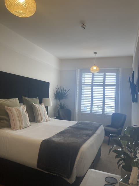 Double Room, Sea View (Room 6, Clarence) | Egyptian cotton sheets, premium bedding, blackout drapes