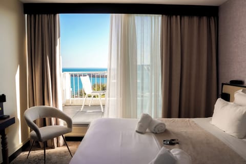 Comfort Double Room, Terrace, Sea View | Minibar, in-room safe, individually furnished, desk