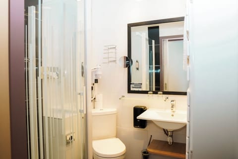 Classic Double or Twin Room | Bathroom | Eco-friendly toiletries, hair dryer, towels