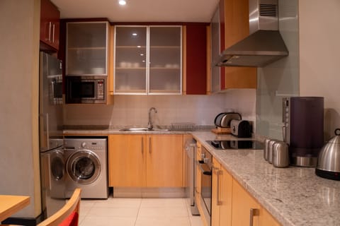 Executive Suite, 1 Bedroom | Private kitchen | Fridge, microwave, oven, stovetop