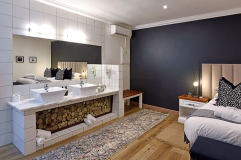 Courtyard (King Size)  | Bathroom | Shower, designer toiletries, hair dryer, bathrobes