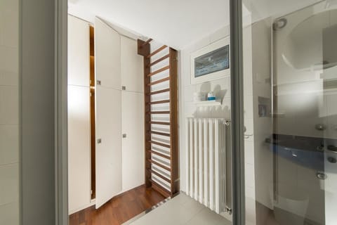 Double Room | Bathroom | Free toiletries, hair dryer, towels