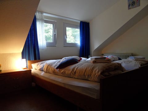 Double Room | Hypo-allergenic bedding, desk, iron/ironing board, free WiFi