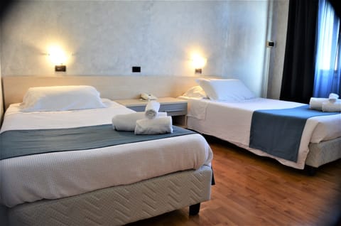 Triple Room | In-room safe, desk, free WiFi, wheelchair access