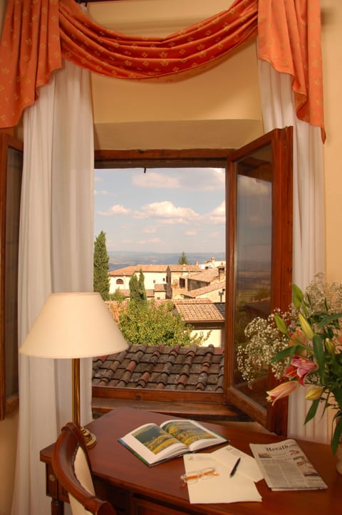 Minibar, in-room safe, desk, laptop workspace