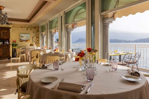 Breakfast, lunch, dinner served; Italian cuisine