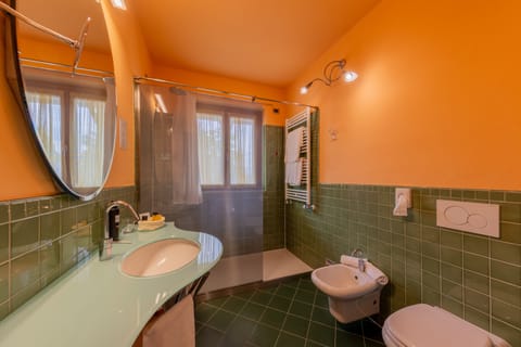 Double Room, Balcony, Lake View (.) | Bathroom | Free toiletries, hair dryer, bidet, towels