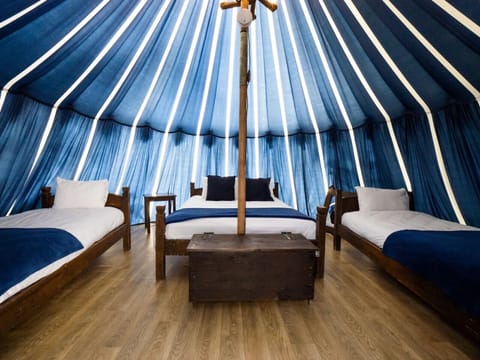 Medieval Glamping | Free WiFi, bed sheets