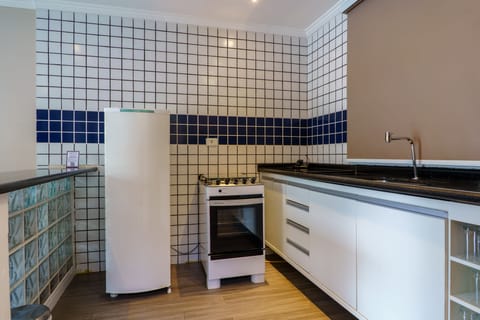 Apartamento Master | Private kitchen | Fridge