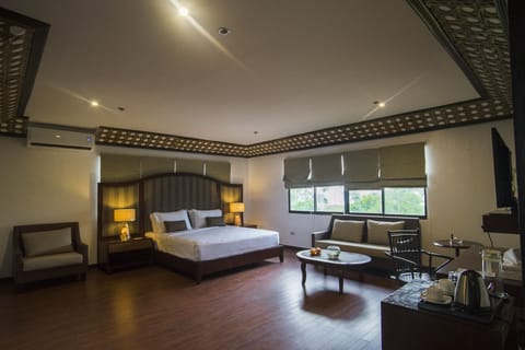 Deluxe Double Room, Ocean and Pool View | Premium bedding, in-room safe, desk, soundproofing