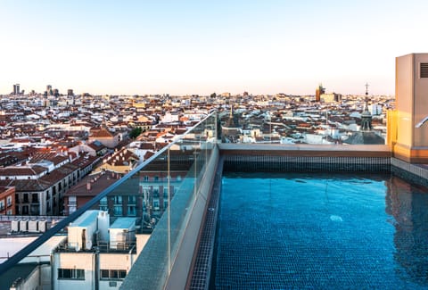 Seasonal outdoor pool, sun loungers