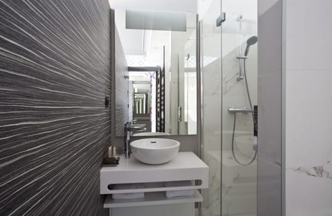 Double or Twin Room (Signature) | Bathroom | Separate tub and shower, deep soaking tub, rainfall showerhead