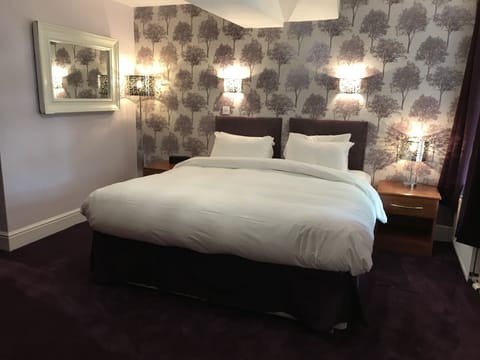 Standard Room, 1 Double Bed, Bathtub | Iron/ironing board, free WiFi, bed sheets