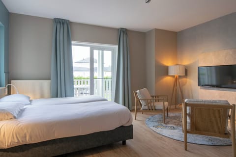 Comfort Double or Twin Room | Minibar, free WiFi, bed sheets