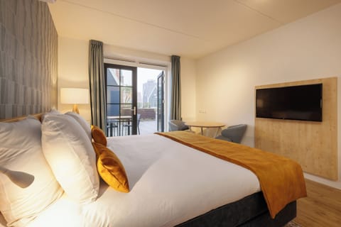 Deluxe Room | In-room safe, free WiFi, bed sheets