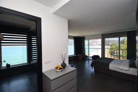 King Suite, Sea View, Main Building | Minibar, individually decorated, individually furnished, desk