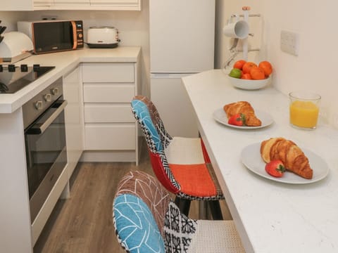 Dishwasher, cookware/dishes/utensils