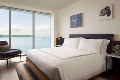 Deluxe Room, 1 King Bed (Water View) | Exterior