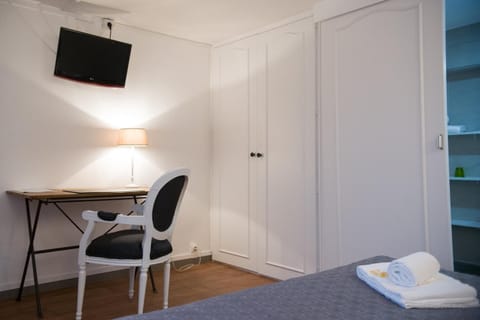 Grand Room, 1 King Bed | Soundproofing, free WiFi