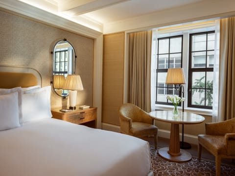 Deluxe Room, 1 King Bed (Grand ) | Hypo-allergenic bedding, minibar, in-room safe, desk