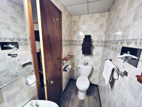 Basic Single Room | Bathroom | Free toiletries, towels