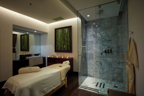 Couples treatment rooms, sauna, steam room, body treatments