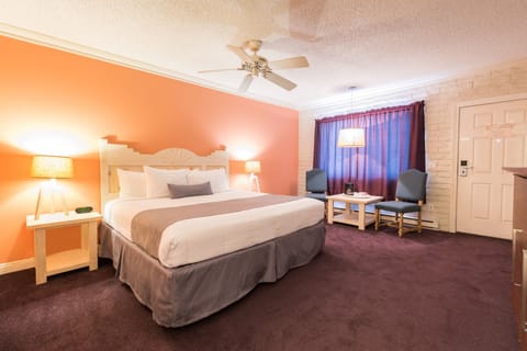 Standard Room, 1 King Bed, Mountain View | In-room safe, desk, iron/ironing board, free WiFi