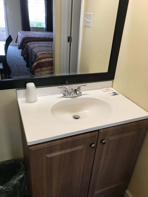 Bathroom sink