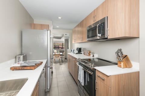 Superior Suite, 2 Bedrooms, Kitchen, Mountain View | Private kitchen | Fridge, microwave, oven, stovetop