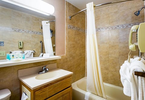 Deep soaking tub, free toiletries, hair dryer, towels