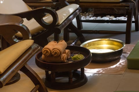 Couples treatment rooms, spa tub, steam room, body treatments