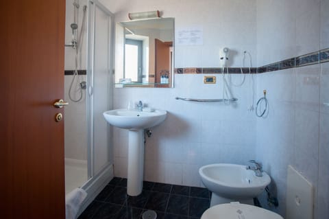 Shower, free toiletries, hair dryer, bidet