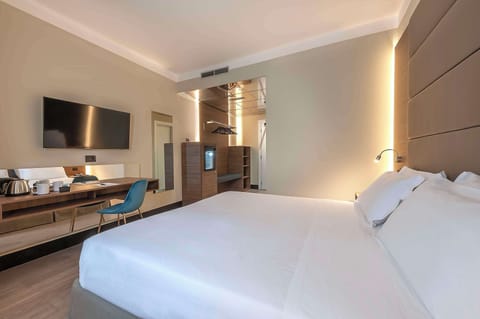 Superior Double Room | Down comforters, minibar, in-room safe, desk