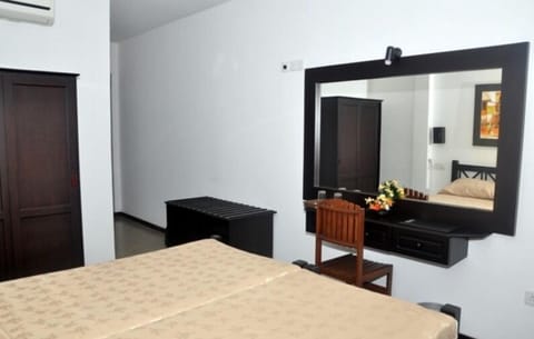 Standard Twin Room | Minibar, in-room safe, rollaway beds, free WiFi