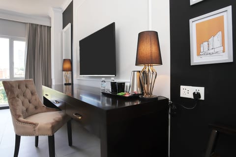 Deluxe Twin Room, 1 Bedroom, City View | Pillowtop beds, minibar, in-room safe, desk