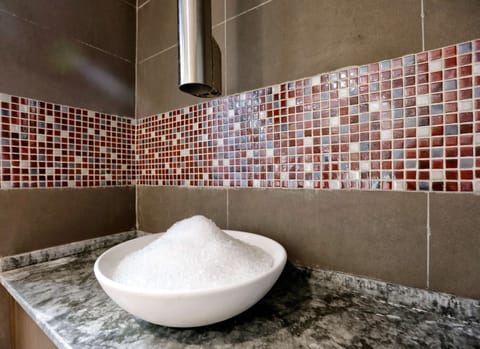 Sauna, steam room, Turkish bath, body treatments, aromatherapy