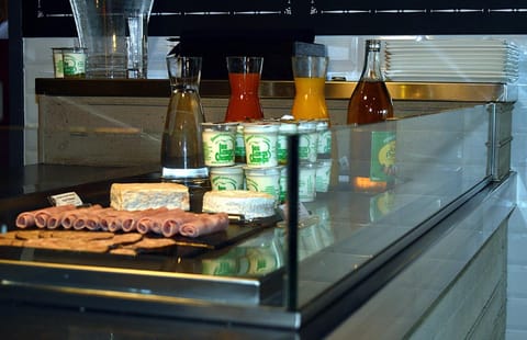 Daily buffet breakfast (EUR 15.50 per person)