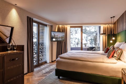 Grand Double Room, Balcony | Premium bedding, minibar, in-room safe, blackout drapes