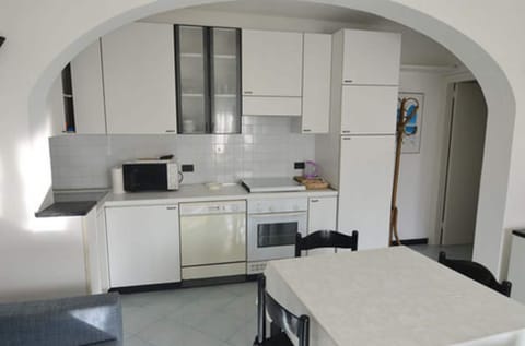 Apartment, 2 Bedrooms | Private kitchen