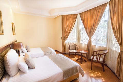 Executive Suite, 2 Twin Beds | Minibar, desk, free WiFi