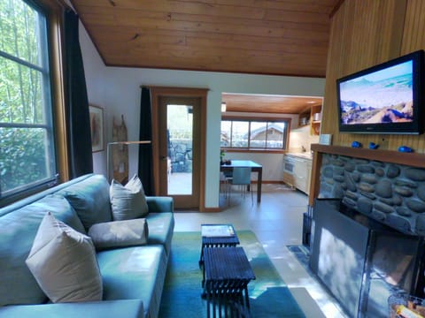 The Cottage | Living area | Flat-screen TV, DVD player